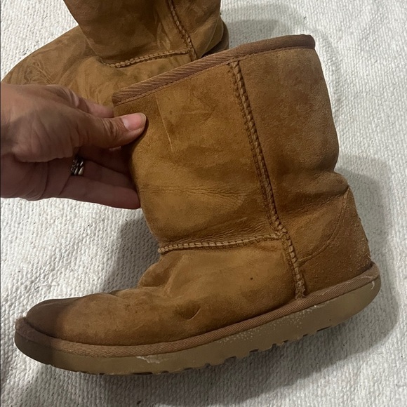 UGG Kids Boots in Brown and Cream - Picture 6 of 10